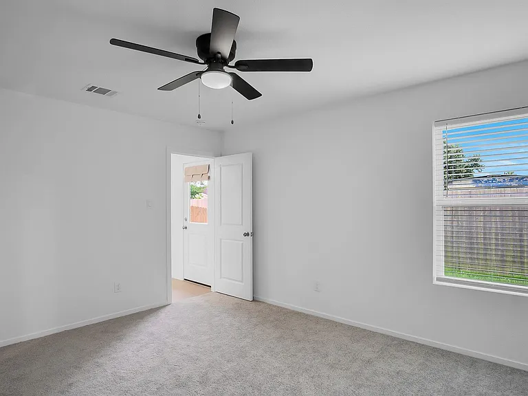 220 Laura Leigh Ln — Photo 13