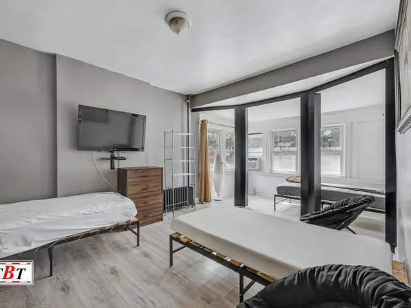 945 East 15th Street image 17 of 34