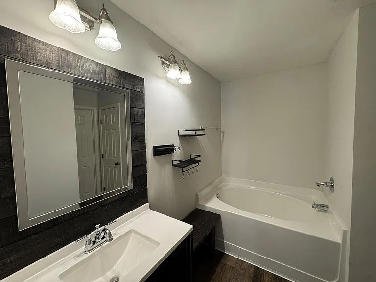5901 Southwood Pkwy — Photo 13