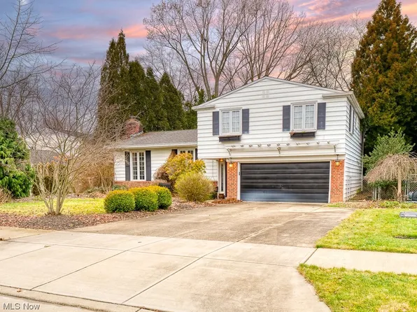 301 Parkway Dr, Berea, OH 44017