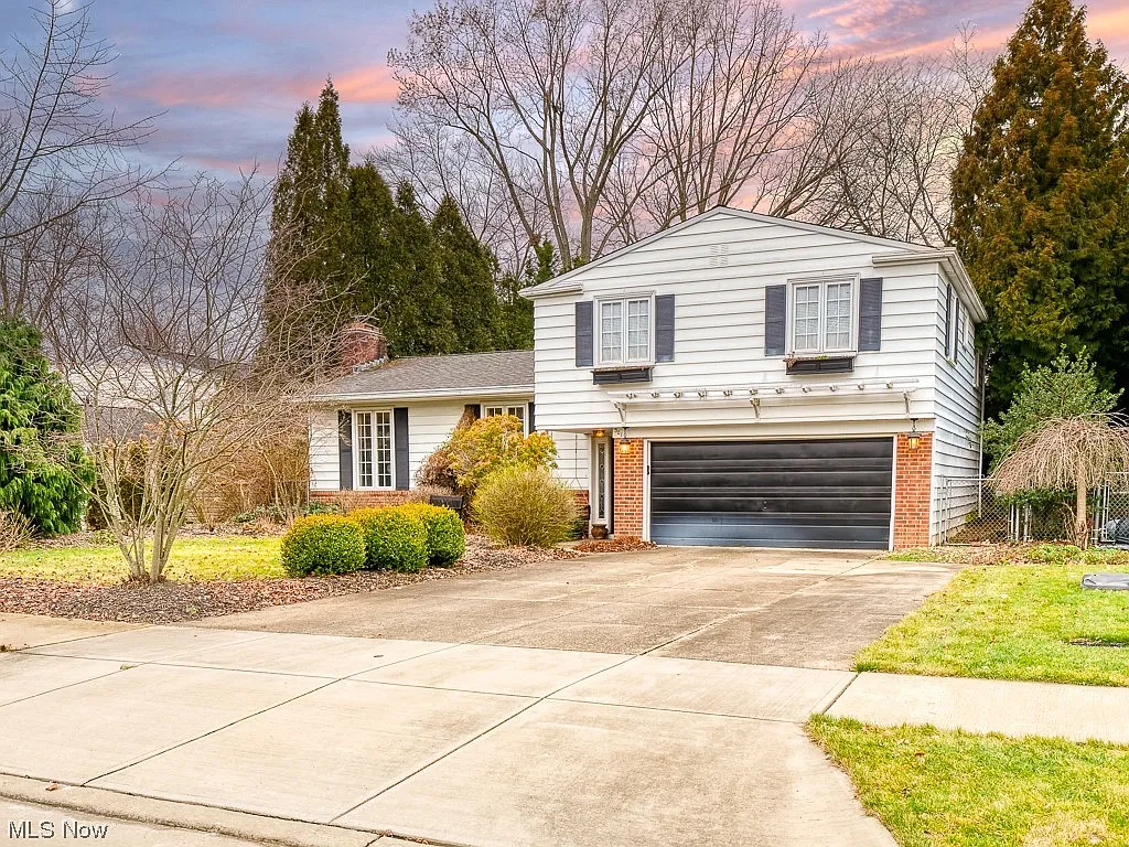 301 Parkway Dr photo 1