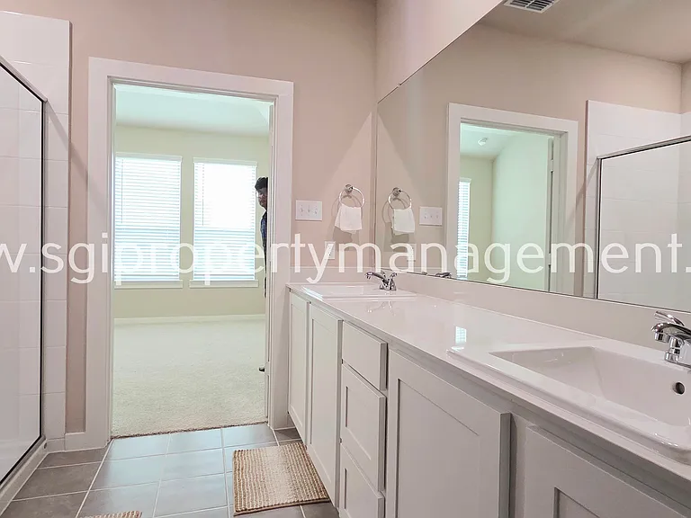 913 London Town Ln — Photo 11