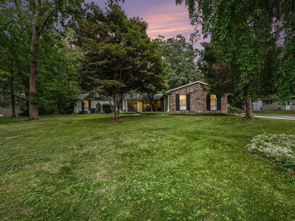 215 Wickenham Dr, Spring Arbor, MI 49283