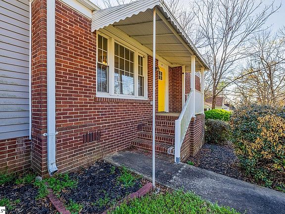 2nd image of 101 Pleasant Ridge Ave