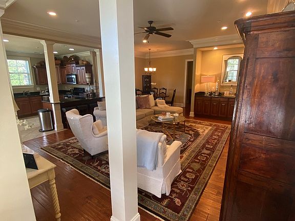 3rd image of 401-1100 Augusta Dr