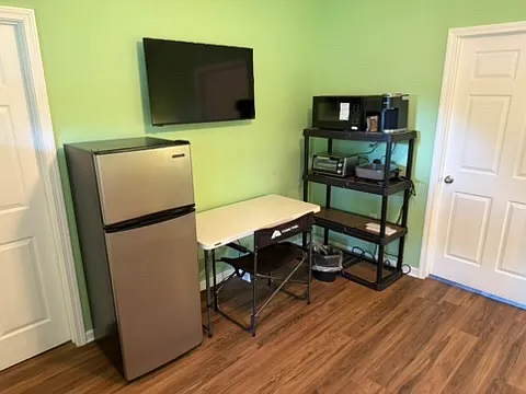 1 bed, 370 sqft, $1,200 — Photo 2