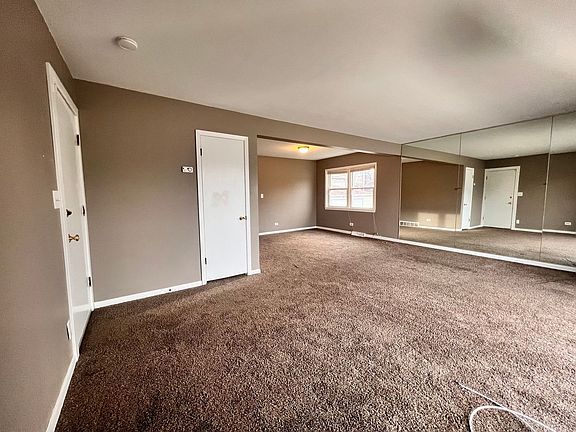 5th image of 16W611 56th St #1