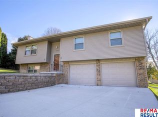 11619 Grand Ave, Omaha, NE 68164