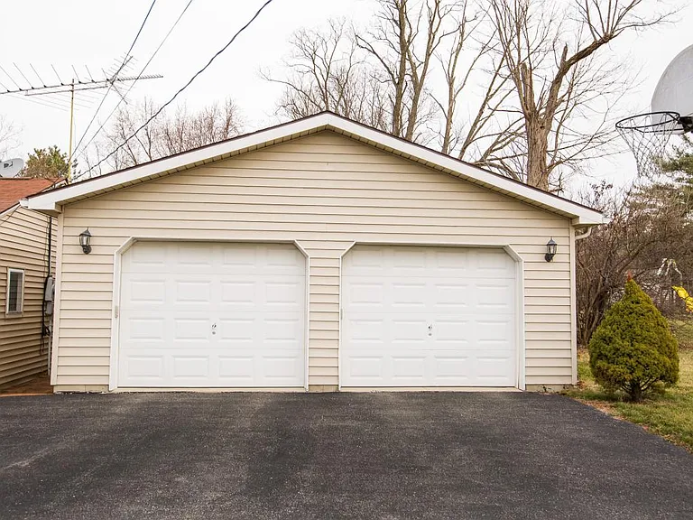 273 Shanahan Rd — Photo 3