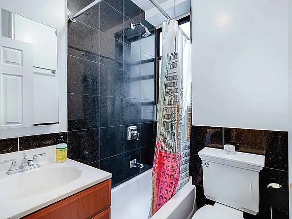 5th image of 226 E 12th St APT 5E
