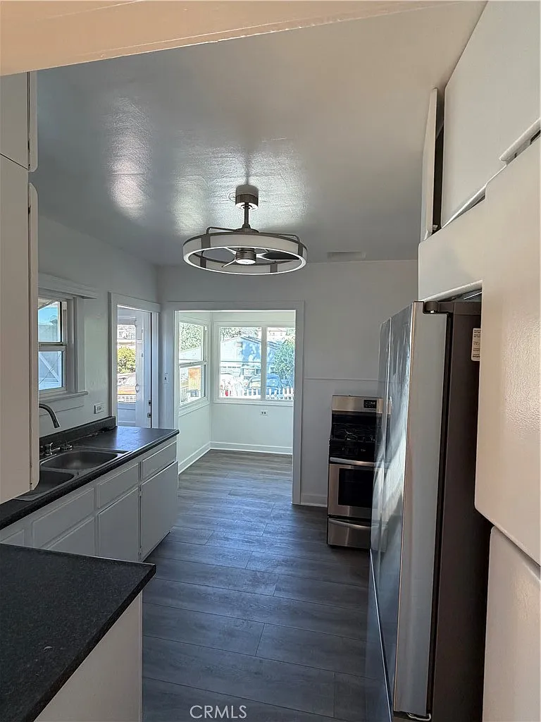 2 bed, 1050 sqft, $3,200 — Photo 4