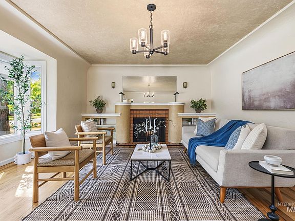 5th image of 2306 W Madison Ave