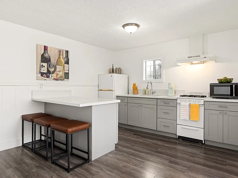 619 W Kelso St #B — Photo 4