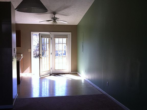3rd image of 484 Scottsdale Cir