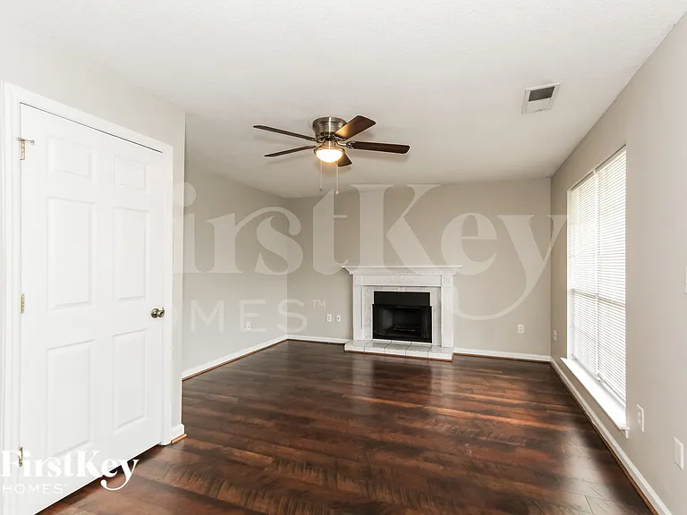 1186 King Arthur Ct — Photo 2