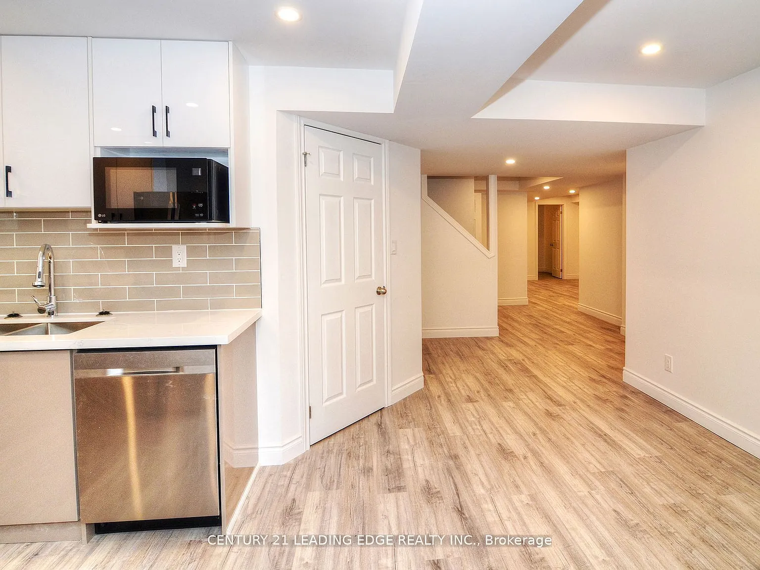 3 bed, $2,100 — Photo 4