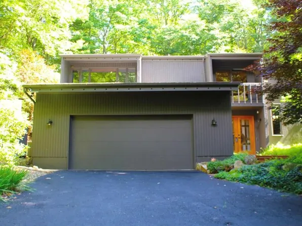 167 Table Rock Rd, Beaver, WV 25813