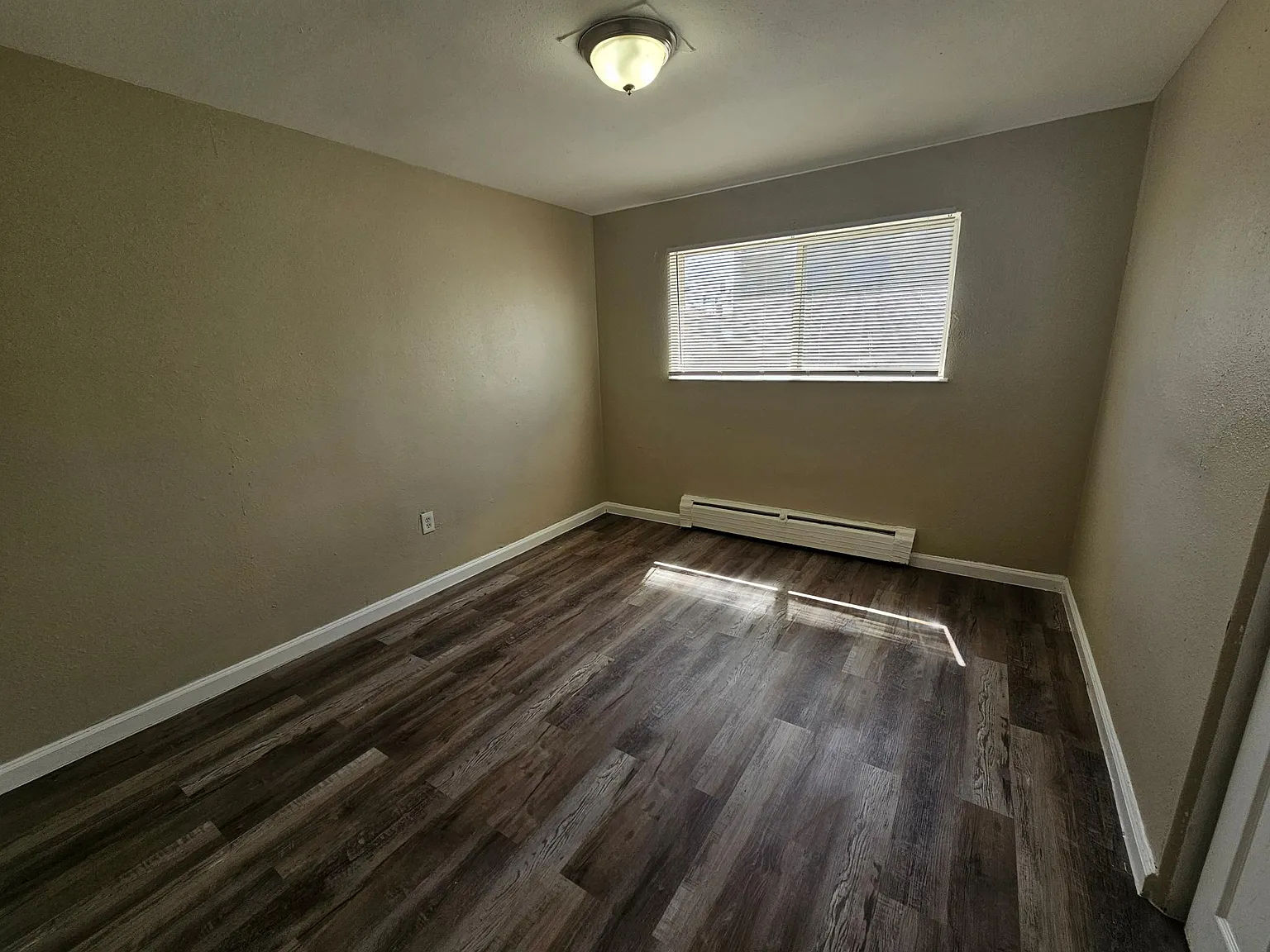 2 bed, 565 sqft, $1,290 — Photo 4