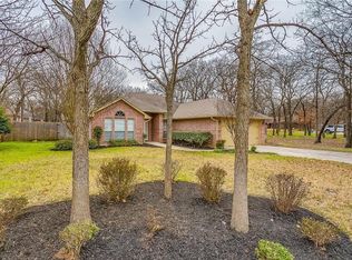 416 Meadow Crst, Azle, TX 76020