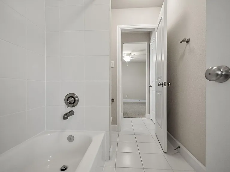 5328 Larkin St — Photo 18