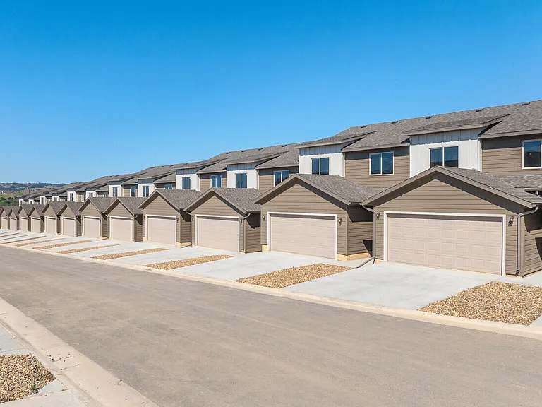 Shepherd Hills Commons — Photo 13