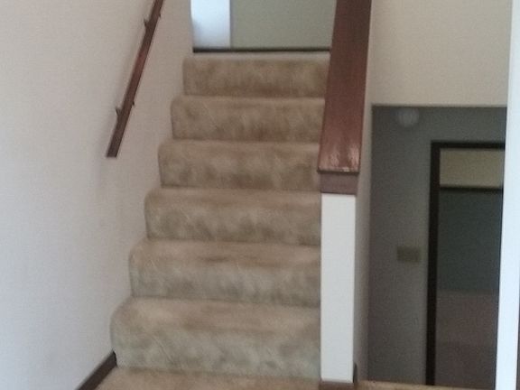 Entry 11'x7'10"
Linoleum 