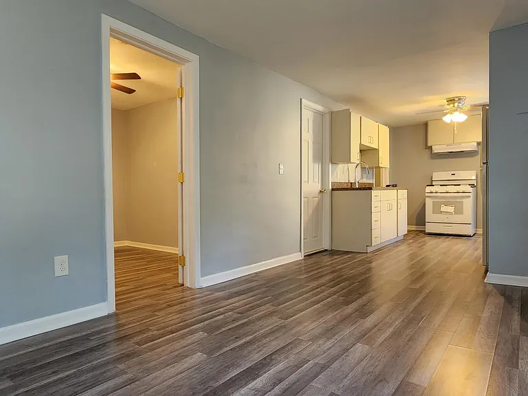 91 E Harwood Ave #A — Photo 2