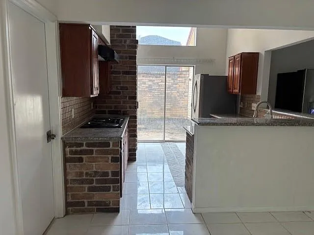 3 bed, 2.0 bath, 1572 sqft, $1,750 — Photo 3