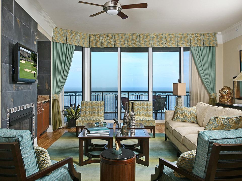 Grand salon with views through to the Gulf of Mexico