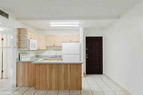 747 NW 13th Ave #3 Photo 1 747 NW 13th Ave #3 Photo 1