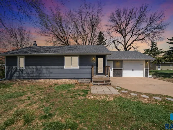 606 E 4th St, Colton, SD 57018