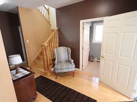 5th image of 32 Oak St