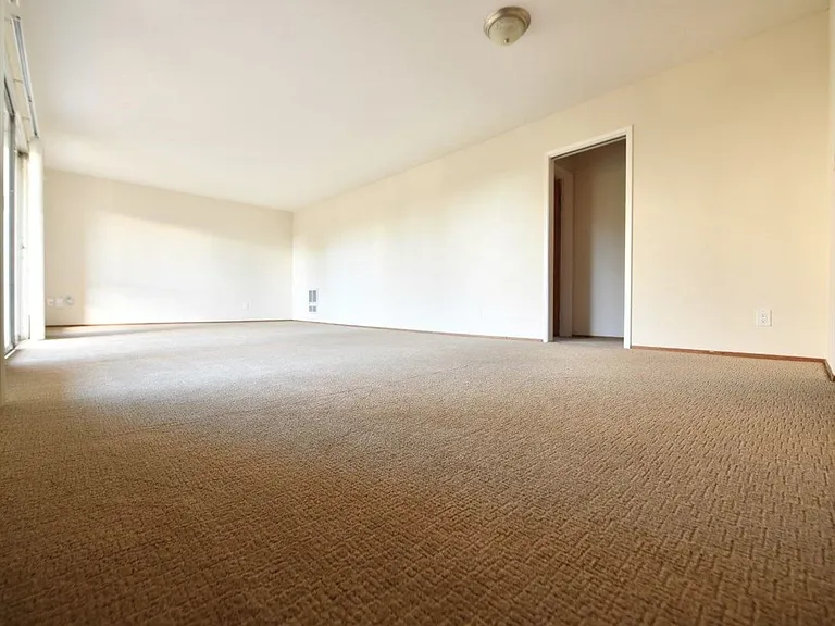 2537 Regent St — Photo 4