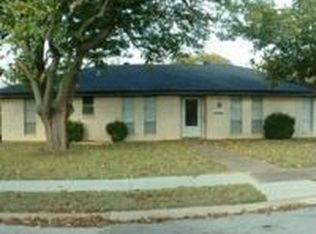 1810 Huntington Dr, Grand Prairie, TX 75051
