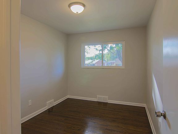 5th image of 29482 Shirley Ave