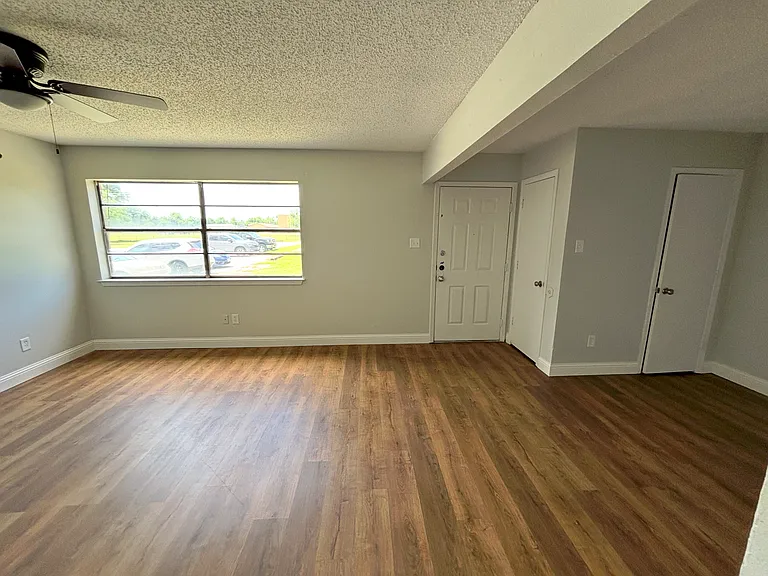 624 E 3rd St #202 — Photo 5
