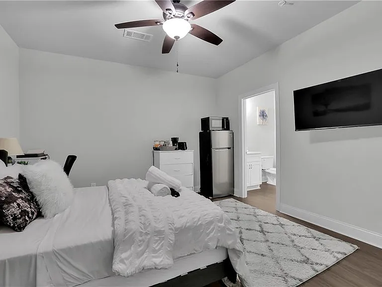 8026 Linfield Way — Photo 5