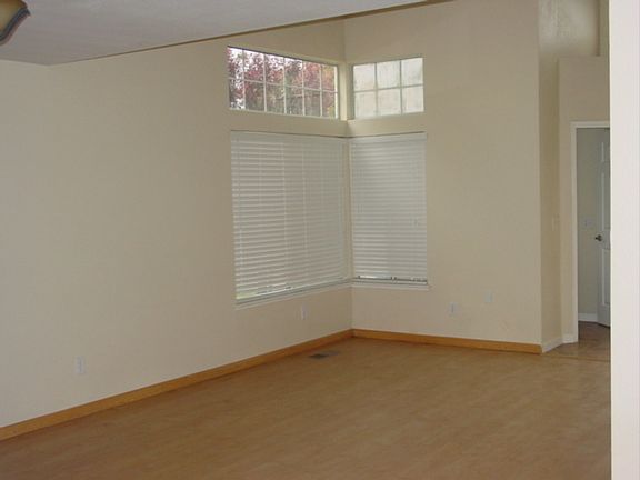 2nd image of 109 Birchwood Ct