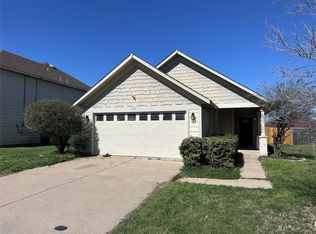 213 Crescent Ridge Dr, Fort Worth, TX 76140