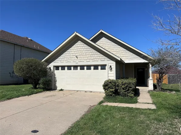 213 Crescent Ridge Dr, Fort Worth, TX 76140