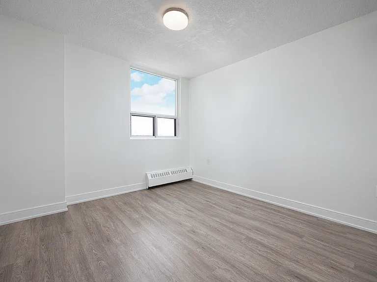 3122 Hurontario St — Photo 12