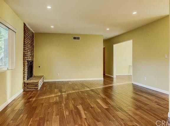 Living Room/Fireplace.