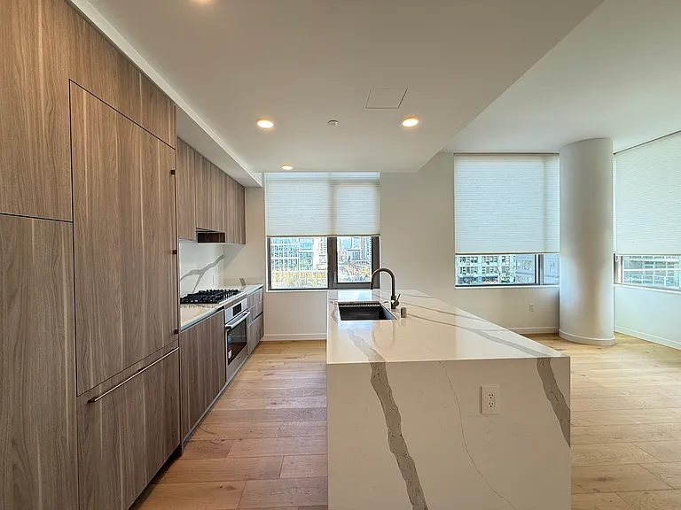 10232 NE 10th St #909 — Photo 4