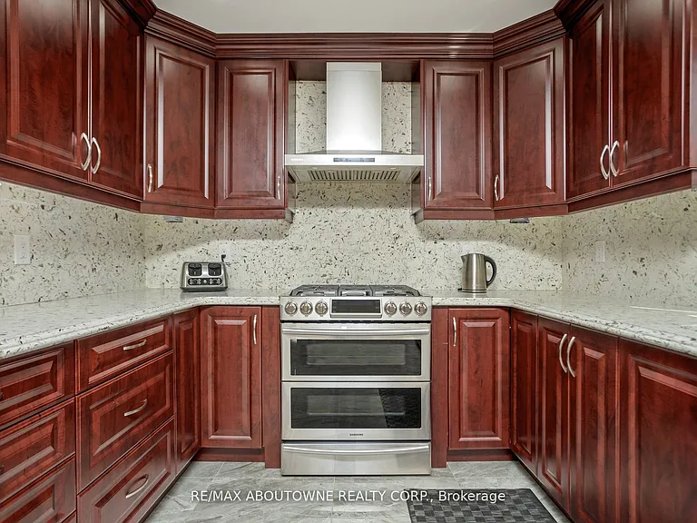 2235 Grenville Dr — Photo 5