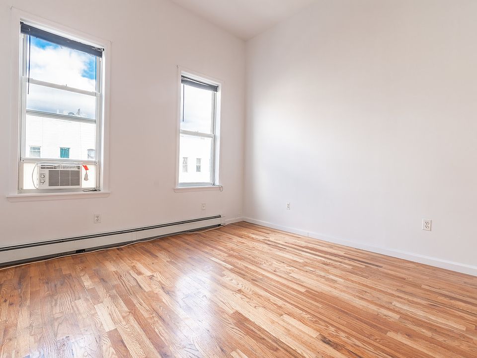 1st image of 206 Irving Ave #L3