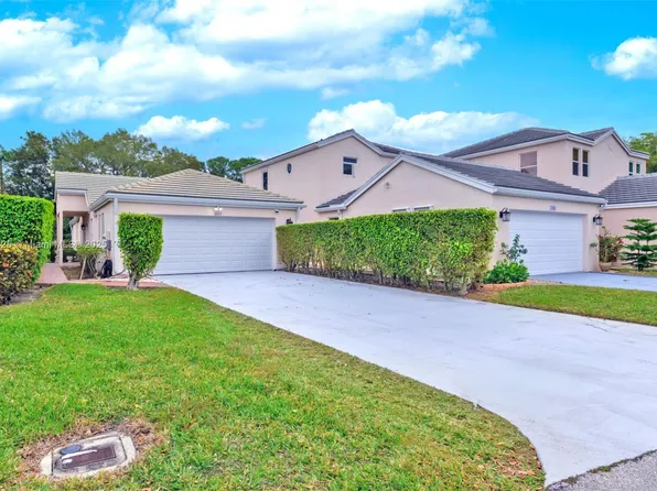 1009 Island Manor Dr, Greenacres, FL 33413