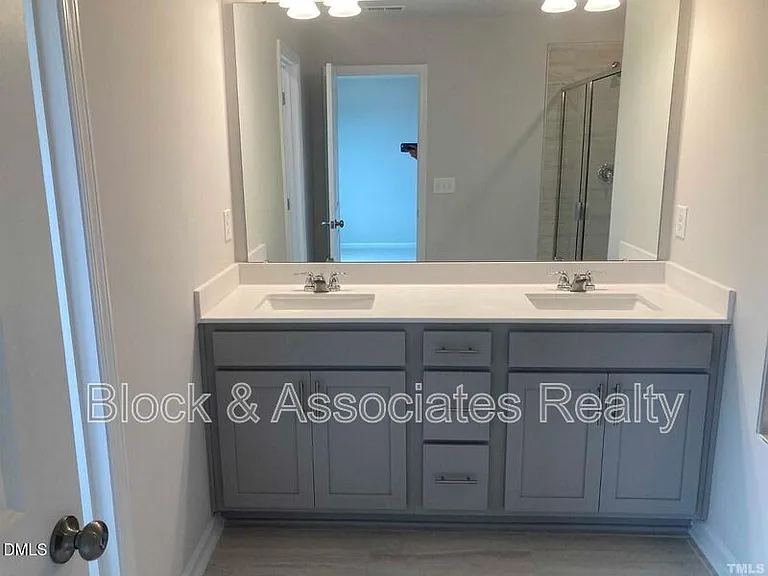 1823 Caen St — Photo 10