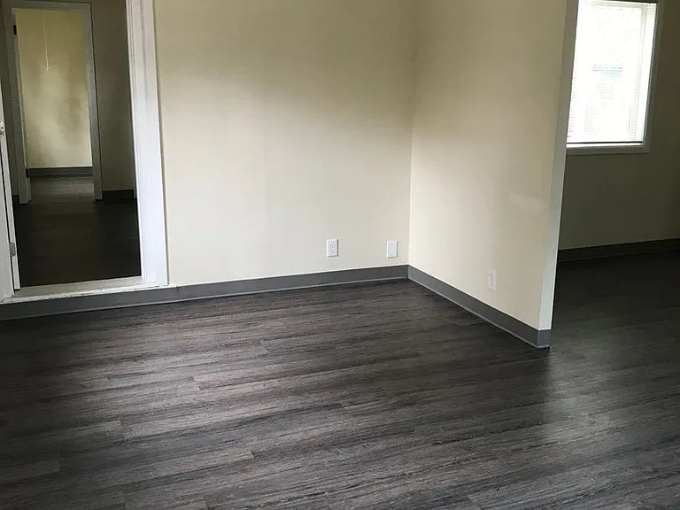 1087 E St — Photo 3