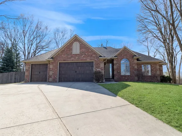 14358 Forest Ct, Clive, IA 50325