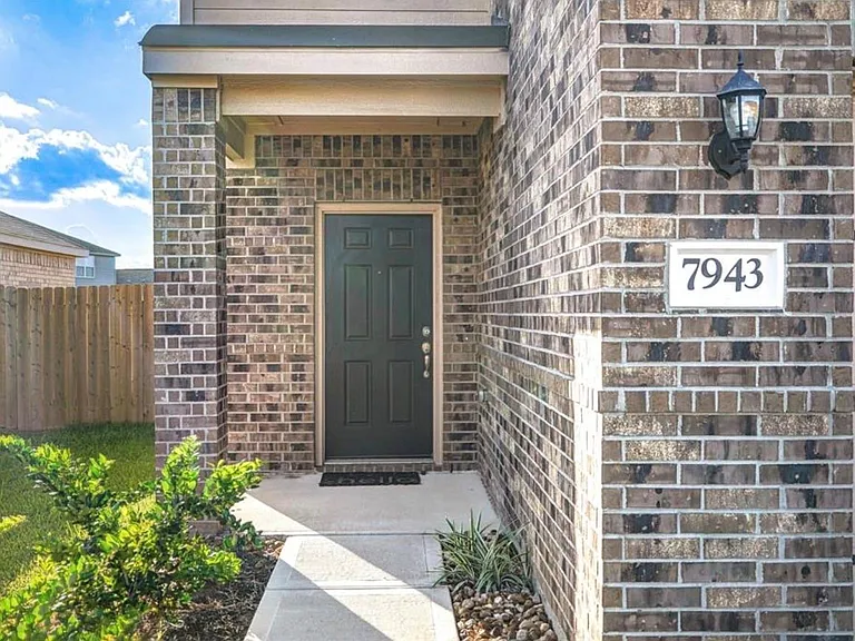7943 Vacek Meadows Loop — Photo 2